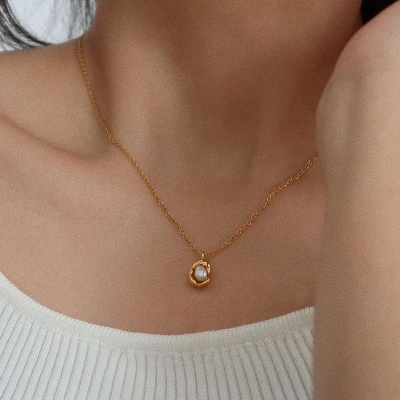 Aurora Pearl Necklace