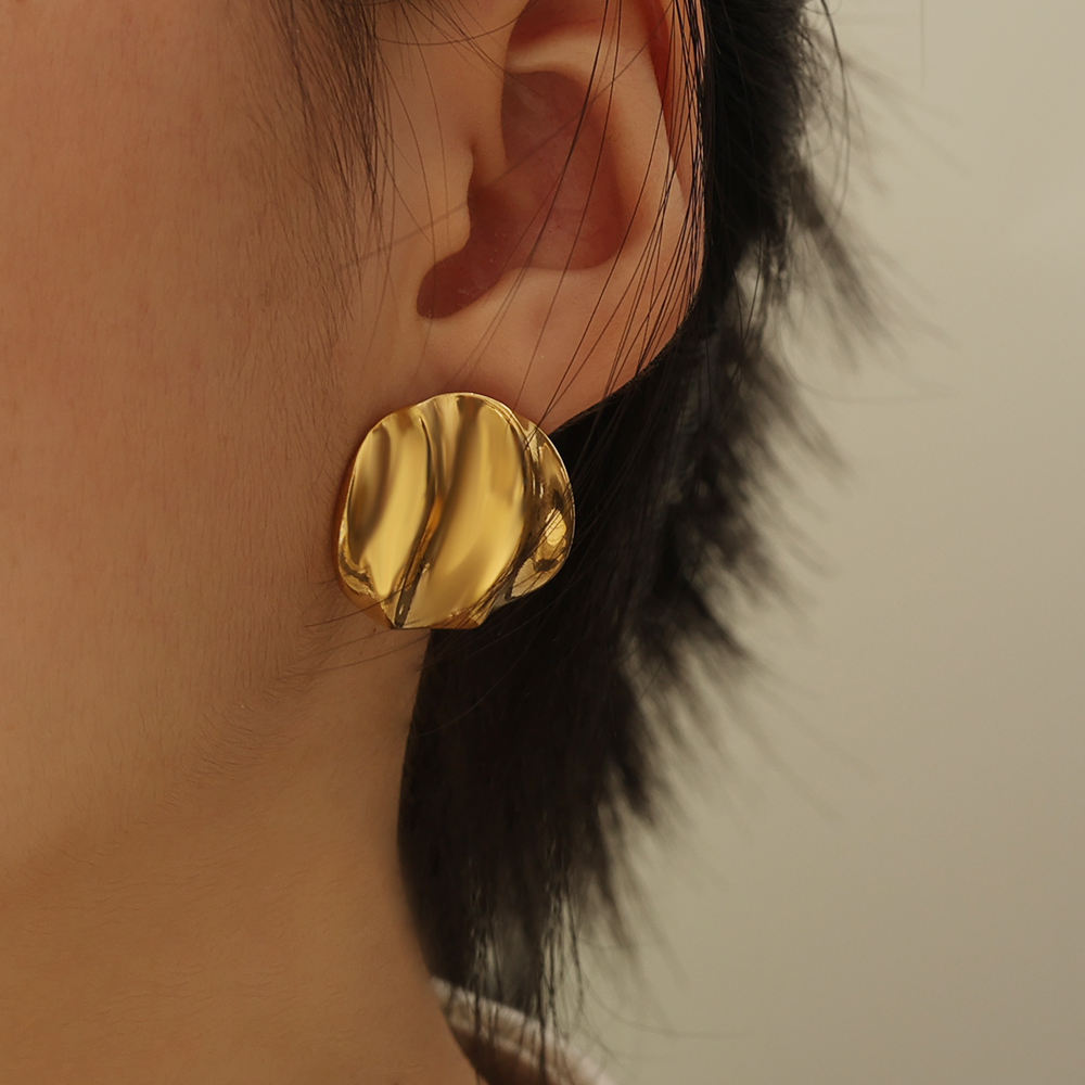Wavy Dome Stud Earrings