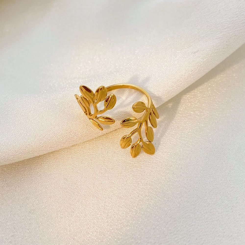 Laurel Leaf Branch Adjustable Ring