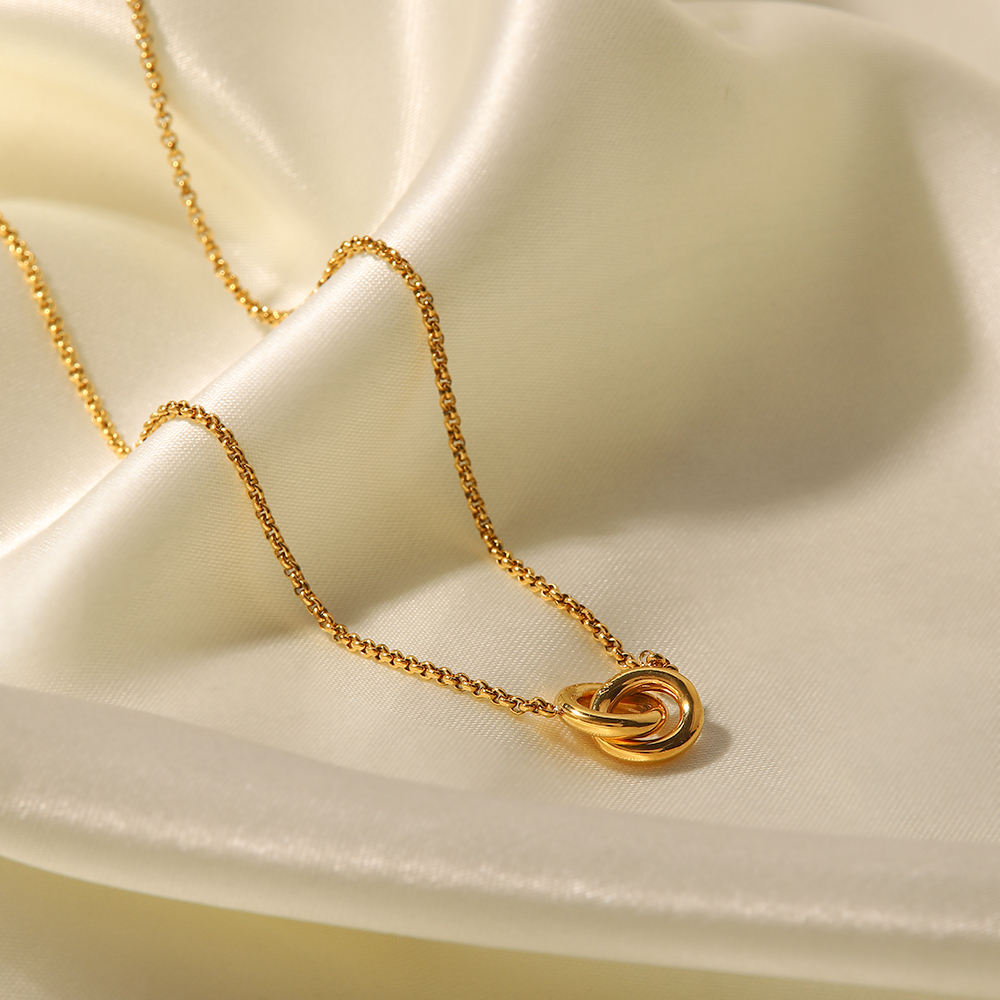 Interlocking Rings Pendant Necklace