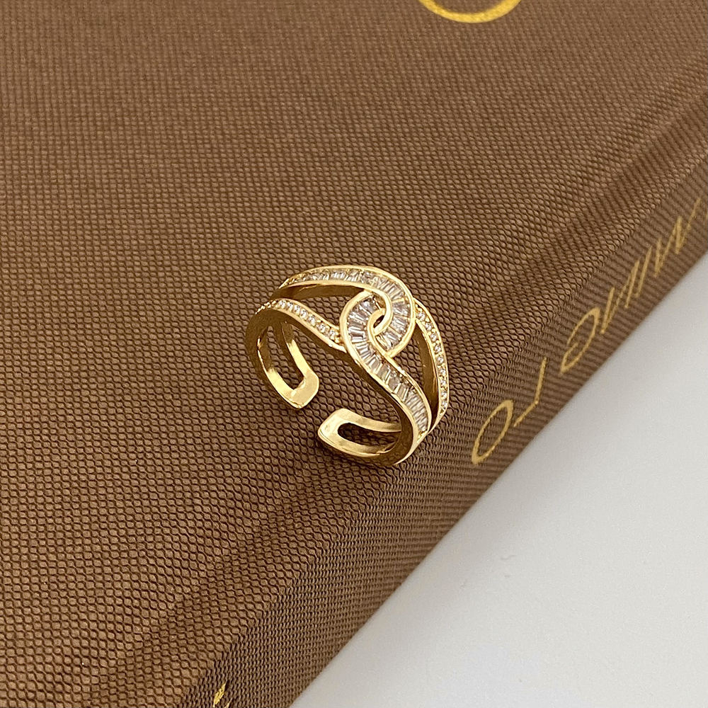 Interlock Spark Ring
