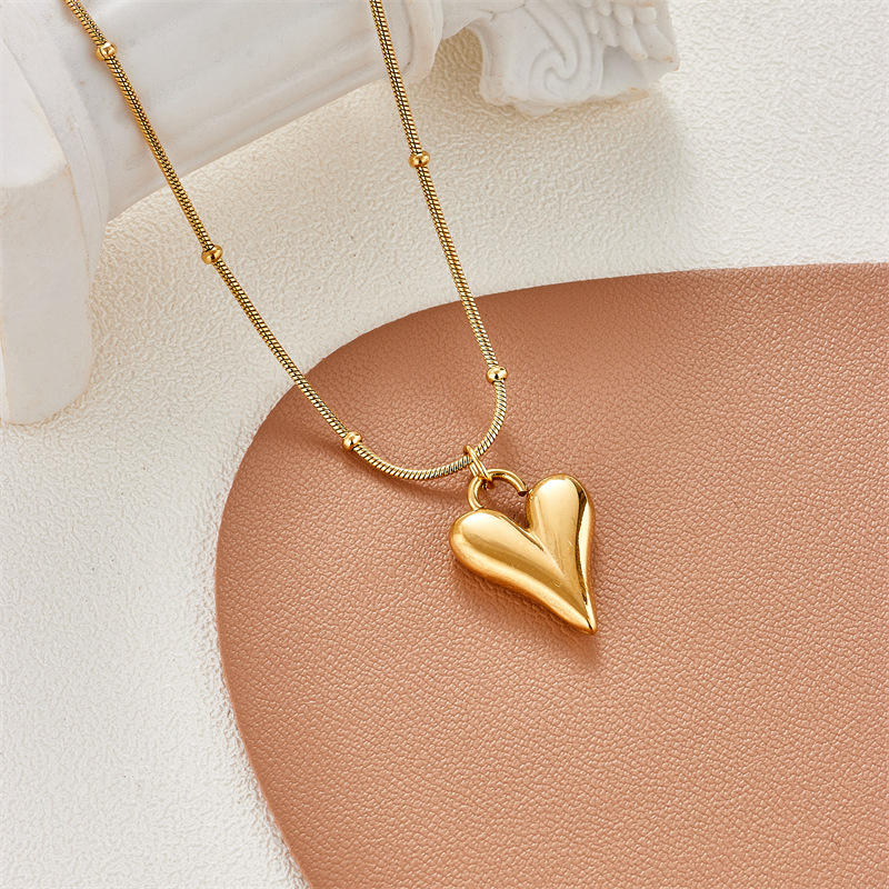 Heart Beeds Pendant Necklace