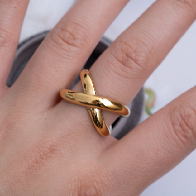 Criss Cross Shape Ring