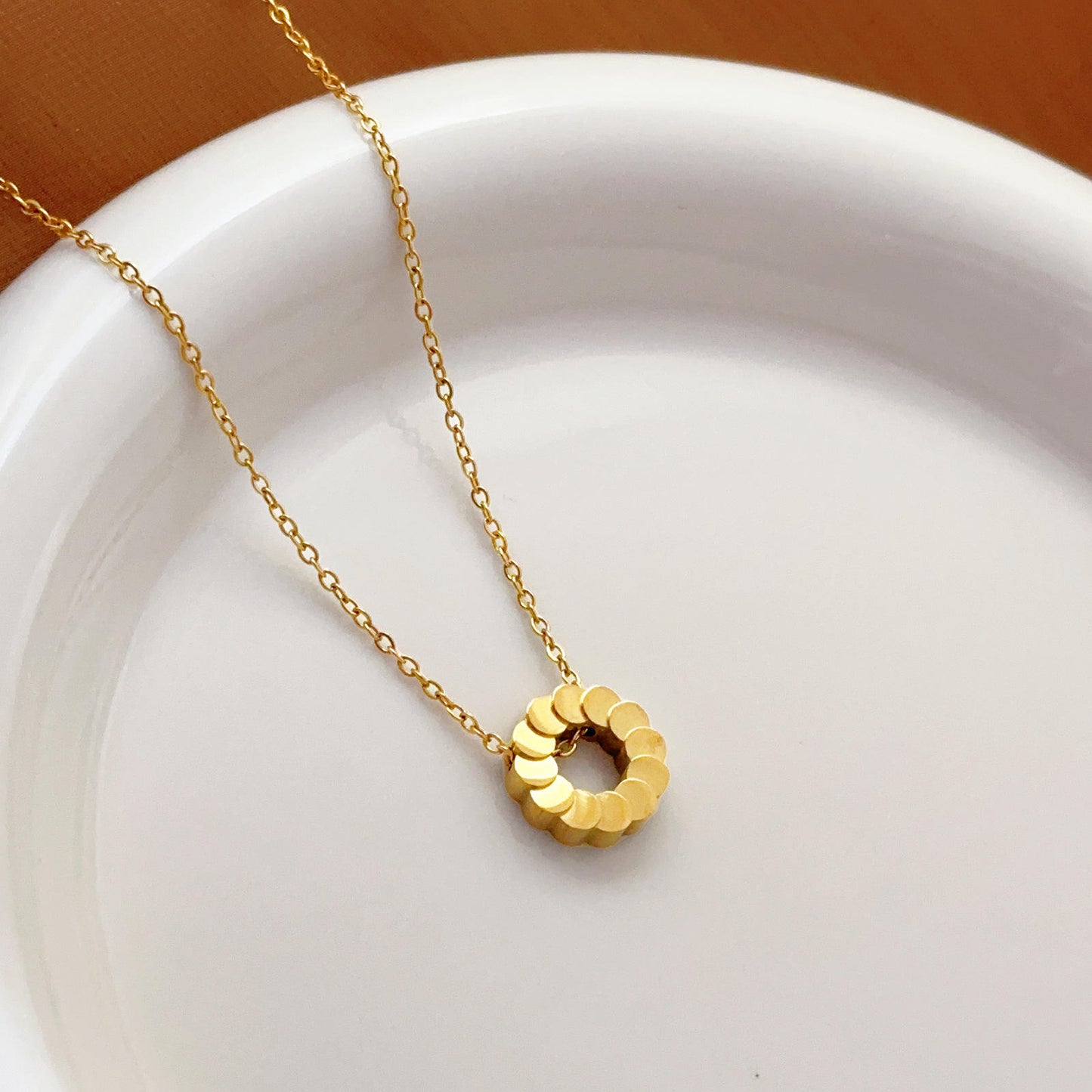 Round Circle Pendant Necklace