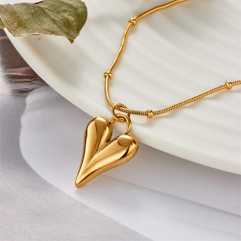 Heart Beeds Pendant Necklace