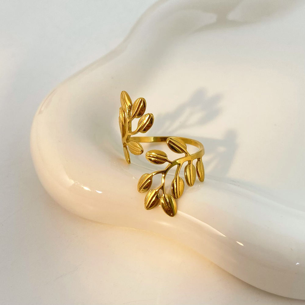 Laurel Leaf Branch Adjustable Ring