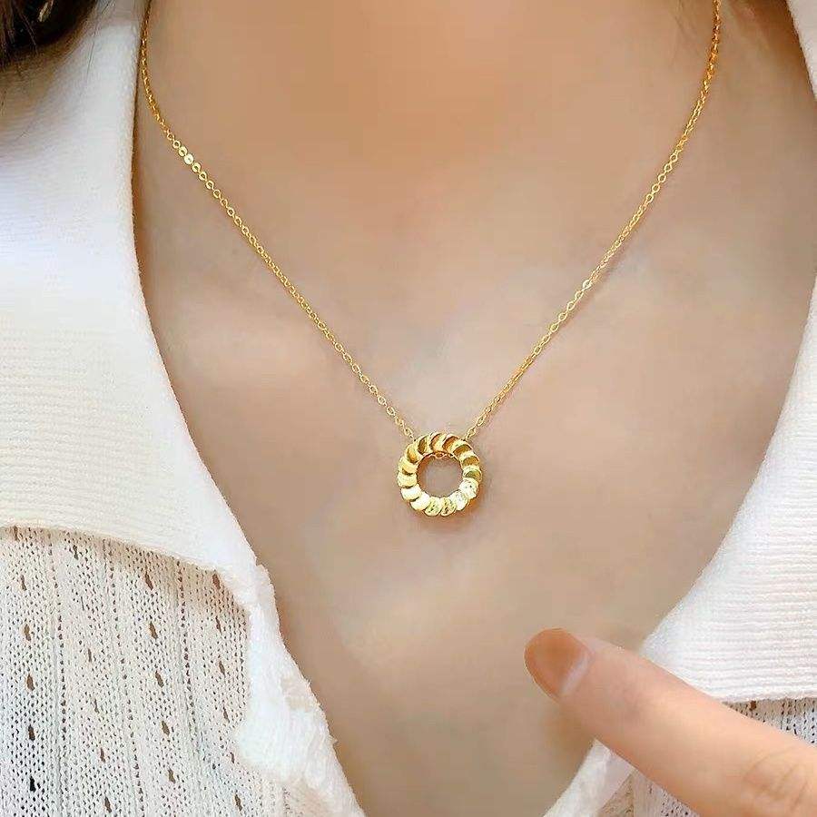 Round Circle Pendant Necklace