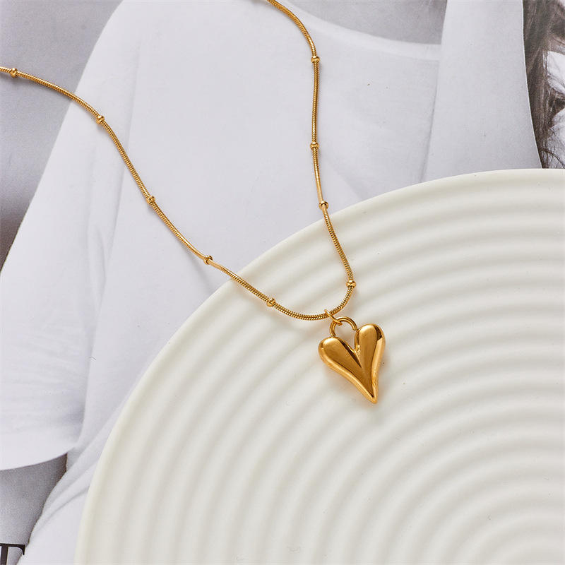 Heart Beeds Pendant Necklace